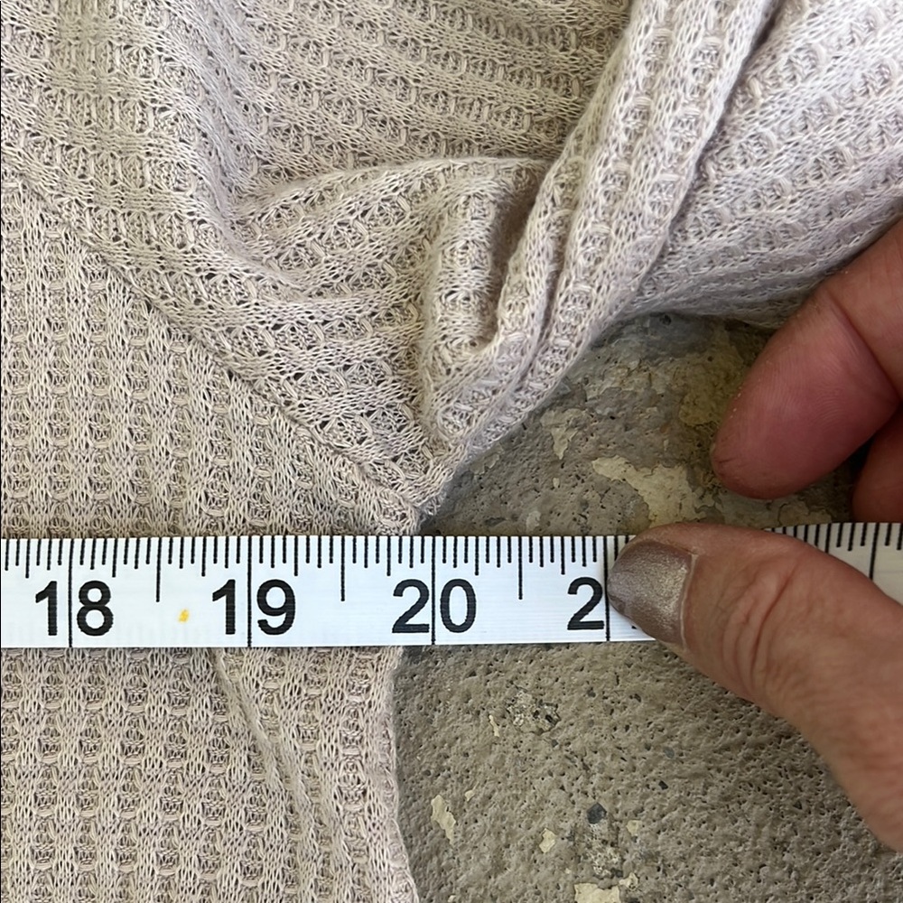 Extremely soft Hailey & Co python print blouse - Picture 11 of 13